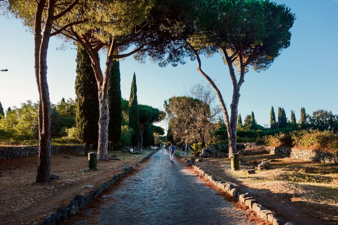 De Via Appia in Rome, in de vroege ochtend