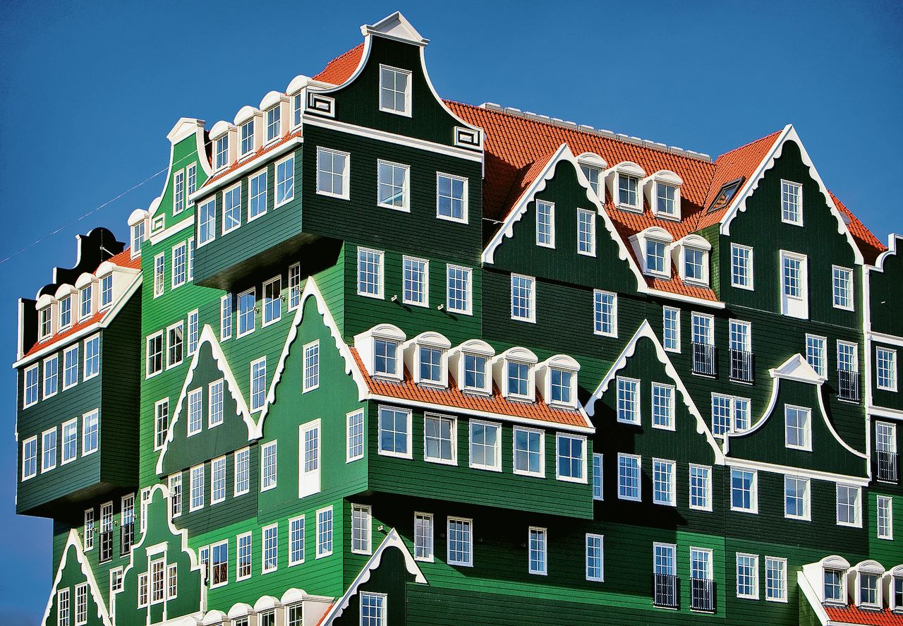 Exterieur van het Inntel Hotel in Zaandam, ontworpen door WAM architecten.
