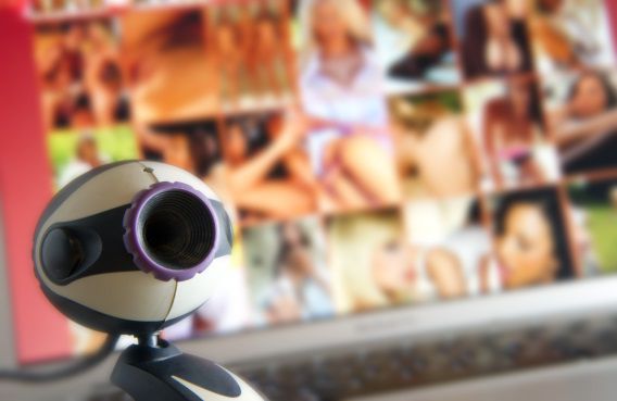 In dit nieuwe rapport keek de Nationaal Rapporteur Mensenhandel en Seksueel Geweld tegen Kinderen naar fysieke vormen van seksueel geweld zoals aanranding en verkrachting, maar ook naar vormen waarbij er geen fysiek contact plaatsvindt zoals misbruik via de webcam of het bezit van kinderporno.
