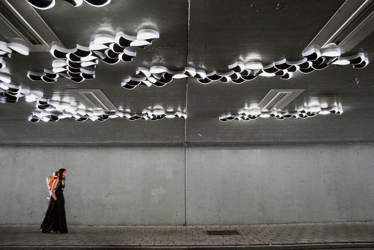 De Duthmalatunnel in Eindhoven, met het interactieve lichtkunstwerk Transit Mantra van Studio Knol.