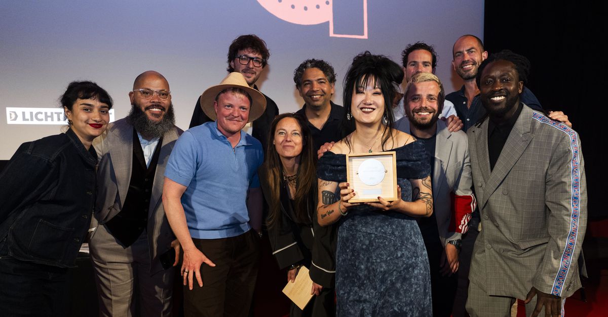 Documentaireserie 'De Afhaalchinees: Thuisbezorgd' van regisseur Kelly-Qian van Binsbergen wint de Zilveren Nipkowschijf