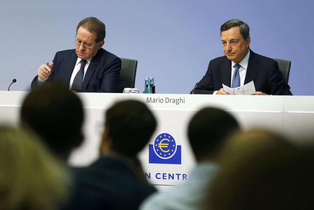 ECB-president Mario Draghi (rechts) met vicepresident Vitor Constancio.
