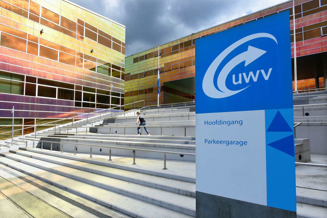 Kantoor van uitkeringsinstantie UWV aan de Willem Dreesweg in Almere.