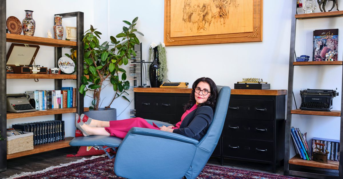 Schrijver en psychotherapeut Forugh Karimi: ‘Er is een grote rol voor verhalen in traumaverwerking’