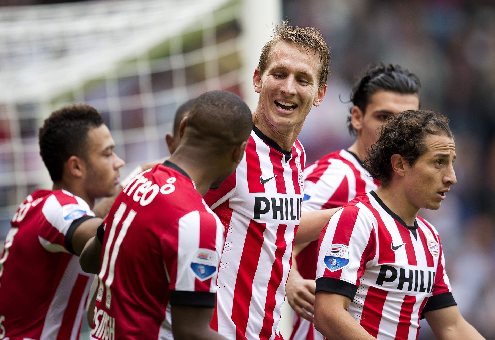 PSV behoudt maximale score, Ajax en PEC Zwolle onderuit - NR