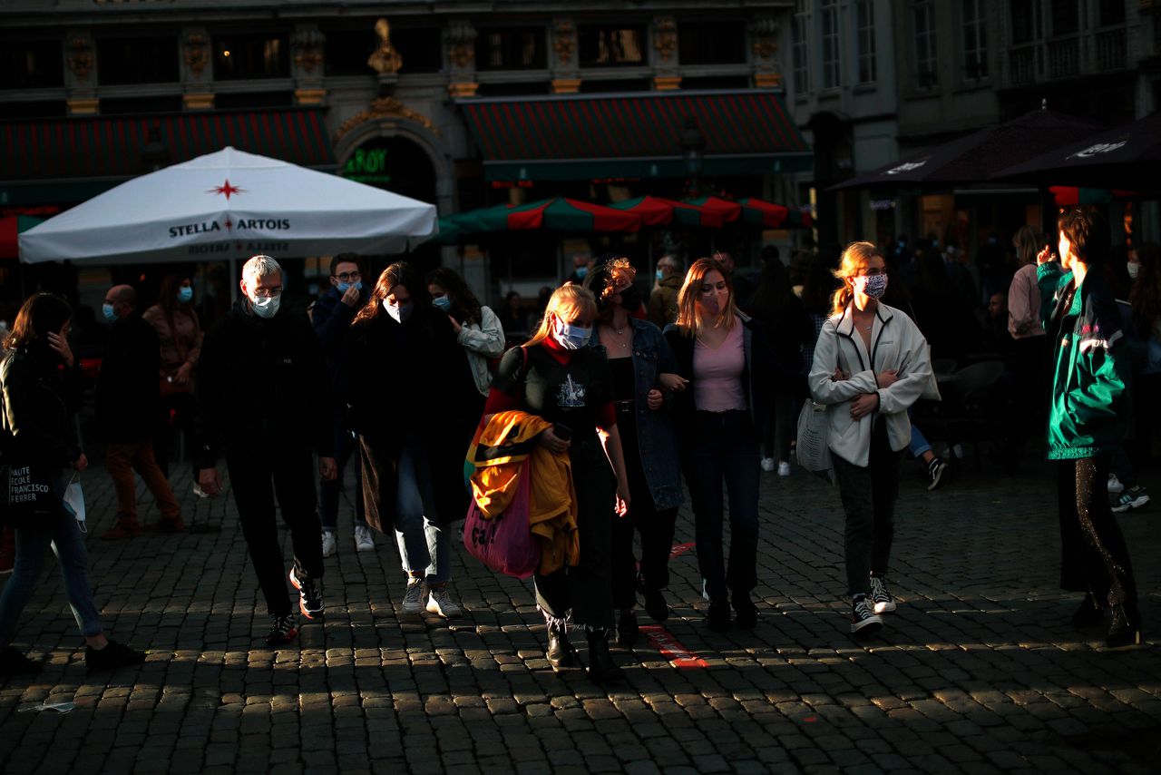 Belgen Mogen Nog Maximaal Drie Nauwe Contacten Cafes Eerder Dicht Nrc