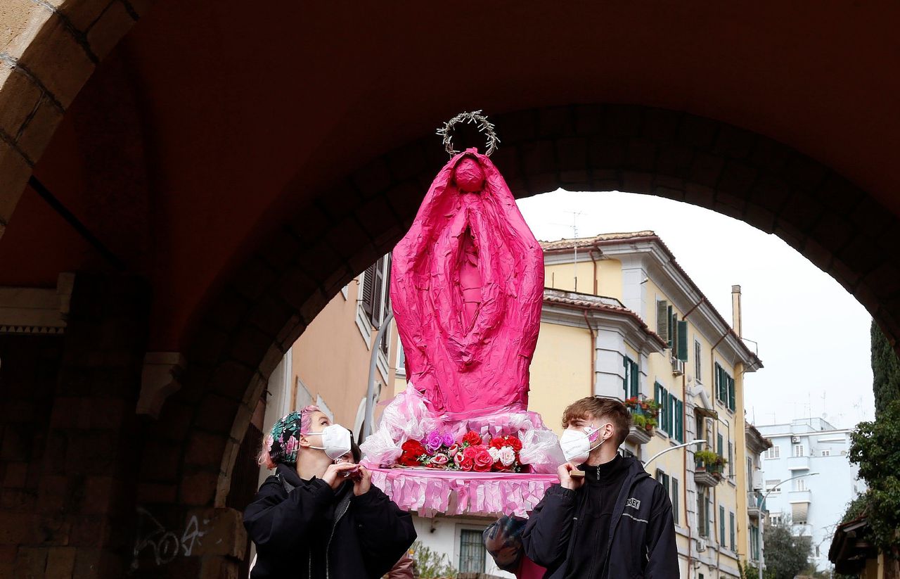 Processie van ‘De heilige vagina’ tegen vrouwen- en gendergerelateerd geweld in maart 2021 in Rome.