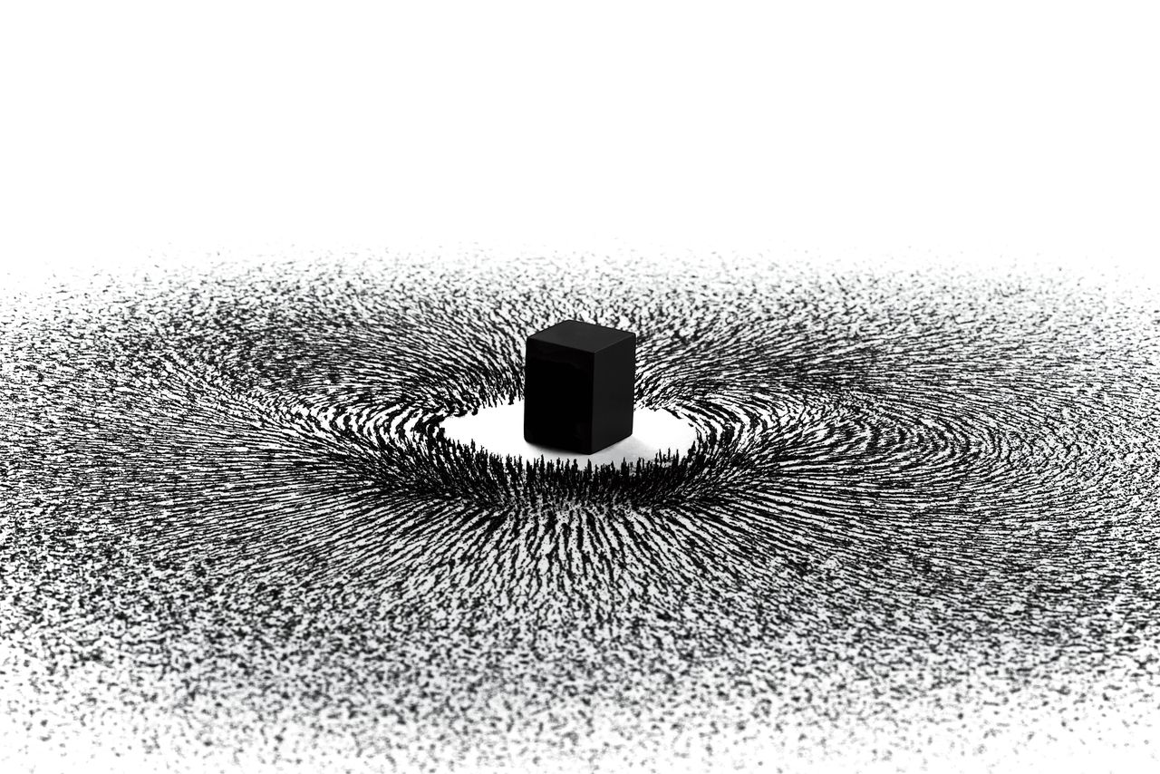 Magnetism II van Ahmed Mater, 2012.