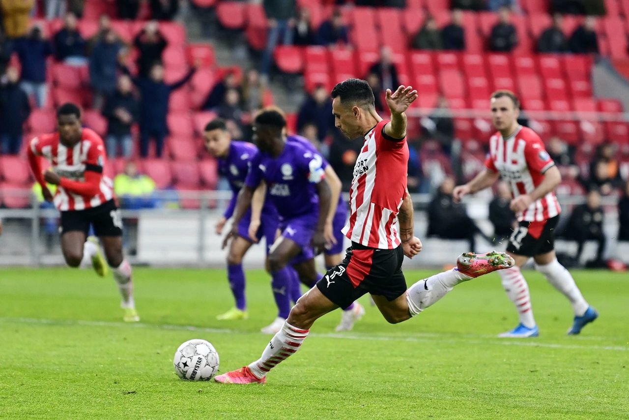 Winst voor PSV (1-0) voorkomt mogelijk vroeg kampioensfeest van Ajax 
