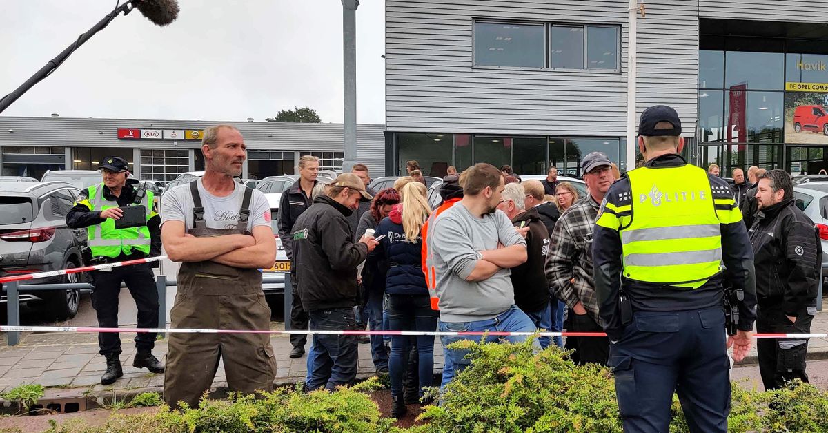 Vijftig boeren gearresteerd bij protest Wijster, Schouten zegt werkbezoek Zeeland af