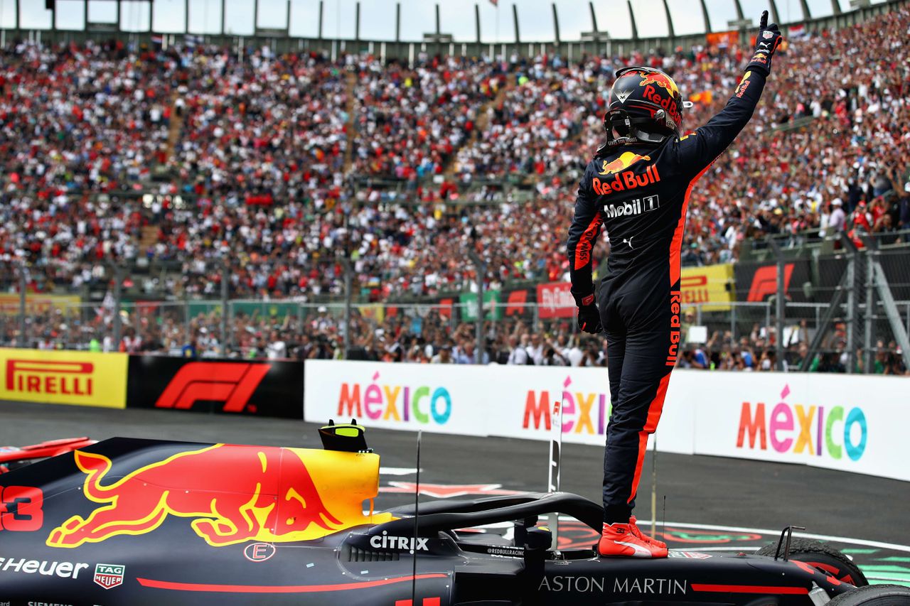 Verstappen wint wederom in Mexico, Hamilton pakt ...