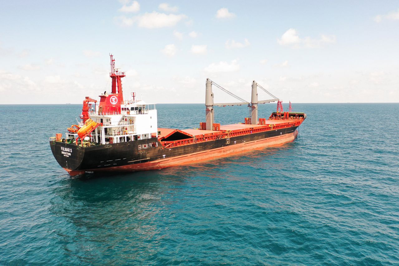 Eerste buitenlandse schip meert aan in Oekraïne sinds begin oorlog 