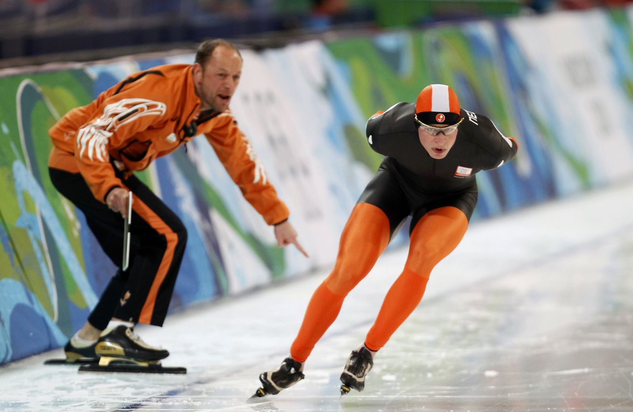 Hij Stuurt Hem Naar Binnen Nrc