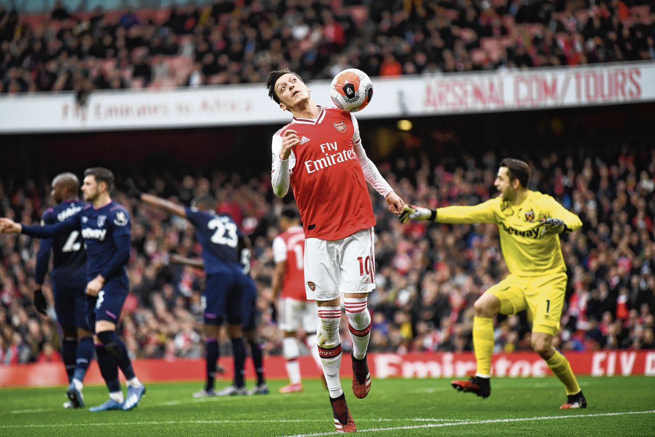 Mesut Özil, de sterspeler van Arsenal die uit beeld verdween 