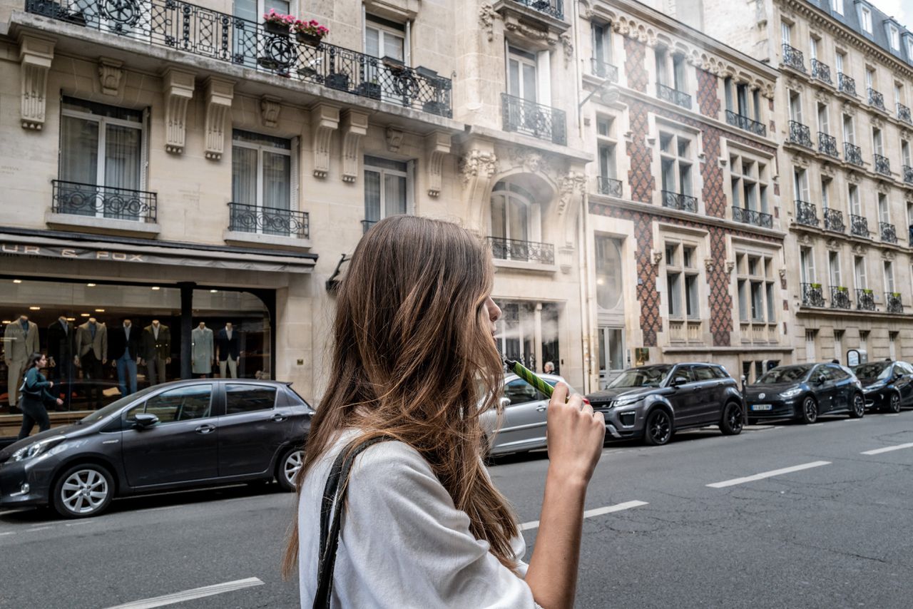 Voor scholieren in Parijs is ‘puffen’ het nieuwe roken 