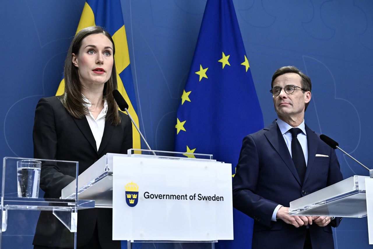 „De veiligheid van Finland en Zweden is met elkaar verbonden," zei de Finse premier Sanna Marin aan de zijde van haar Zweedse ambtsgenoot Ulf Kristersson.