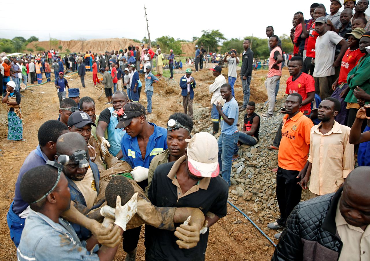Acht mijnwerkers Zimbabwe gered, reddingspoging gaat door 