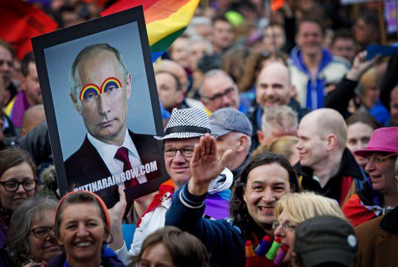 Demonstratie tegen de Russische antihomowet bij het Scheepvaartmuseum in Amsterdam tijdens het bezoek van Poetin aan Nederland afgelopen april.