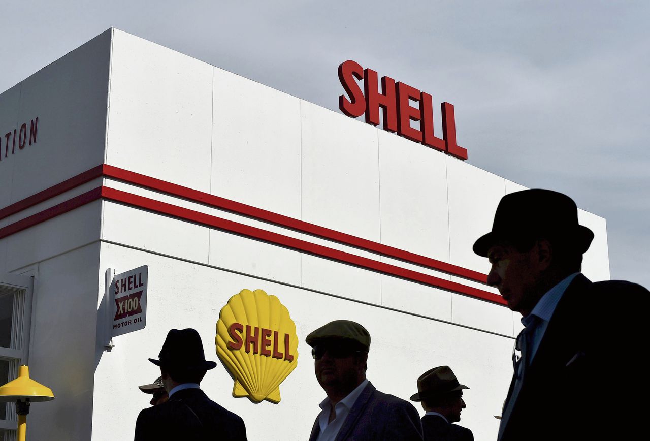 Oud Shell-logo tijdens een historisch motorfestival in het Zuid-Engelse Chichester, eerder dit jaar. Shell meldde vandaag voor het eerst sinds het inzakken van de olieprijs een miljardenverlies.