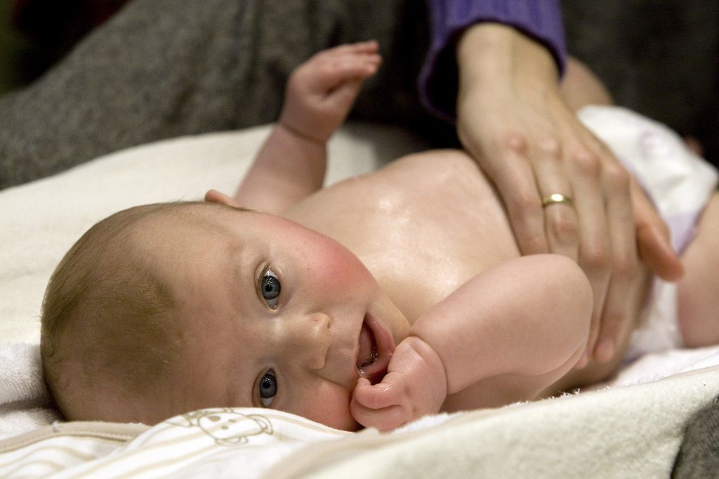 Met het vaccineren van zwangere vrouwen moeten baby's worden beschermd tegen kinkhoest.