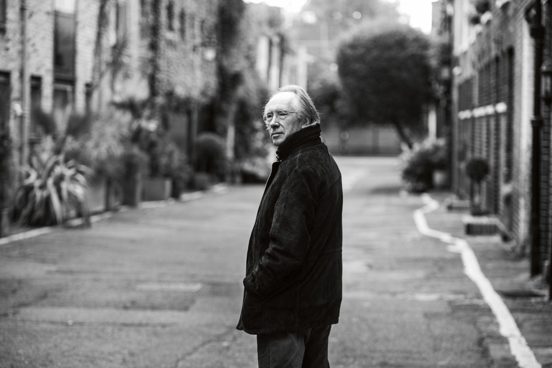 Een foetus aan het woord in de nieuwe roman van Ian McEwan - NRC