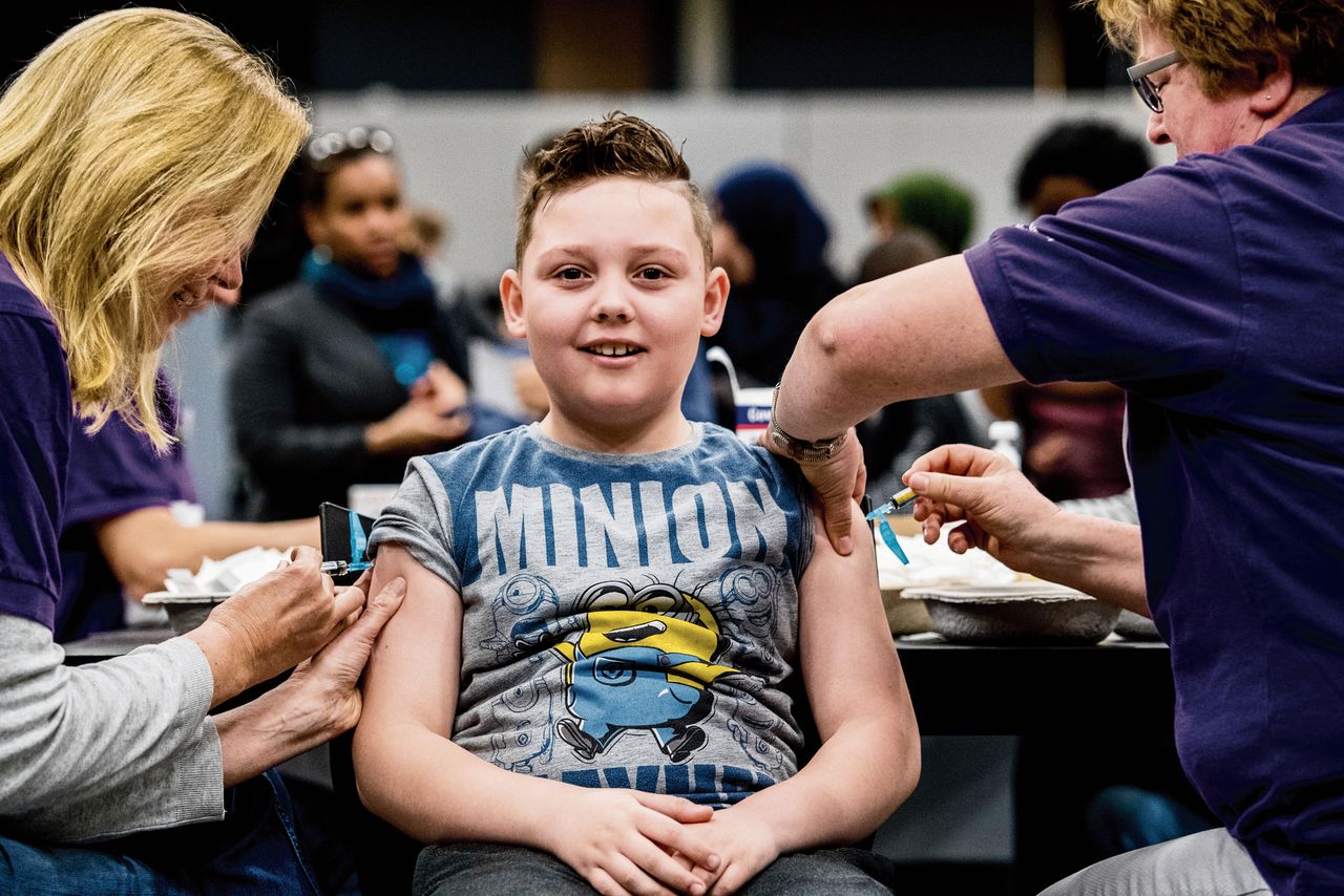 Vaccinatiedag in Ahoy in Rotterdam, afgelopen april. „Het steeds maar uitbreiden van het vaccinatiepakket vergroot de weerstand bij sommige ouders.”