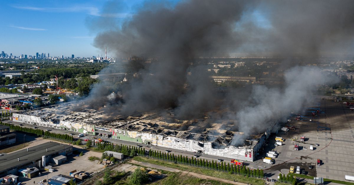 Voor een paar duizend euro steken ‘wegwerpagenten’ een winkelcentrum in Warschau in brand, of een loods met hulpgoederen voor Oekraïne
