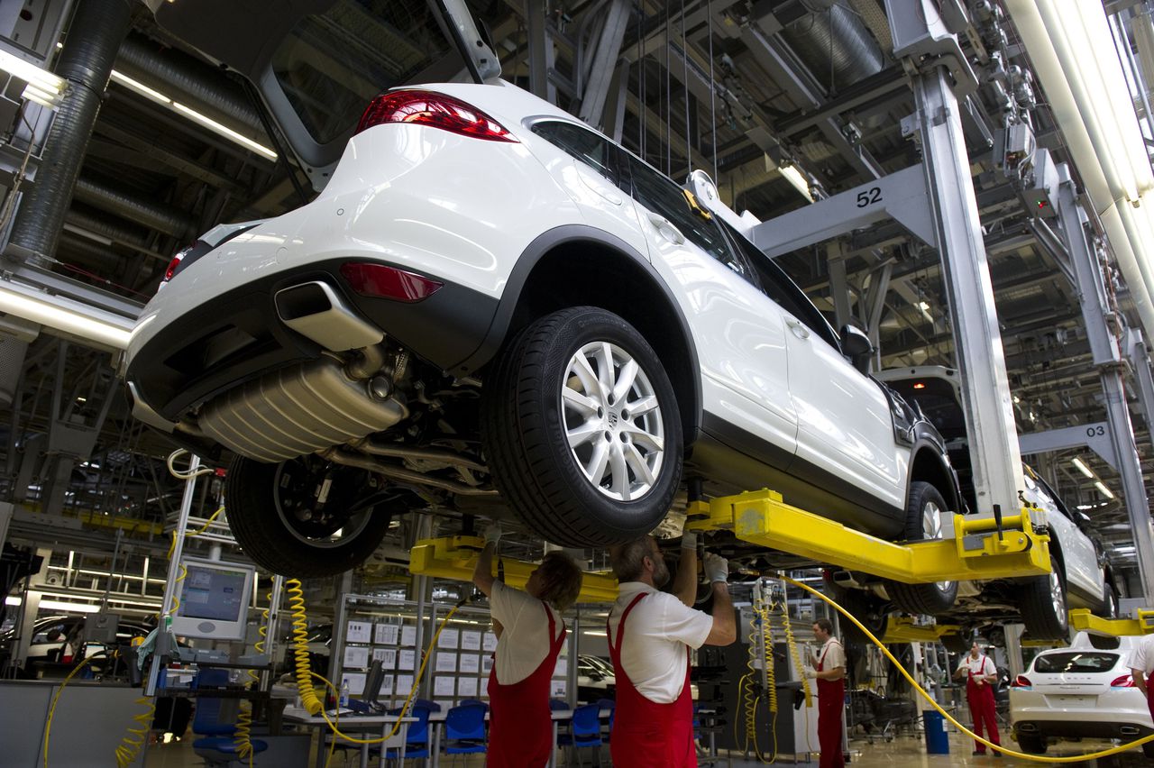 VW en Porsche roepen 800.000 SUV’s terug om pedaalproblemen 