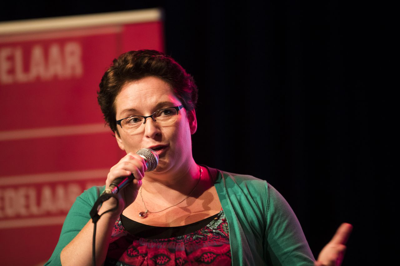 Nieuwe PvdA-voorzitter Nelleke Vedelaar tijdens een debat in september.