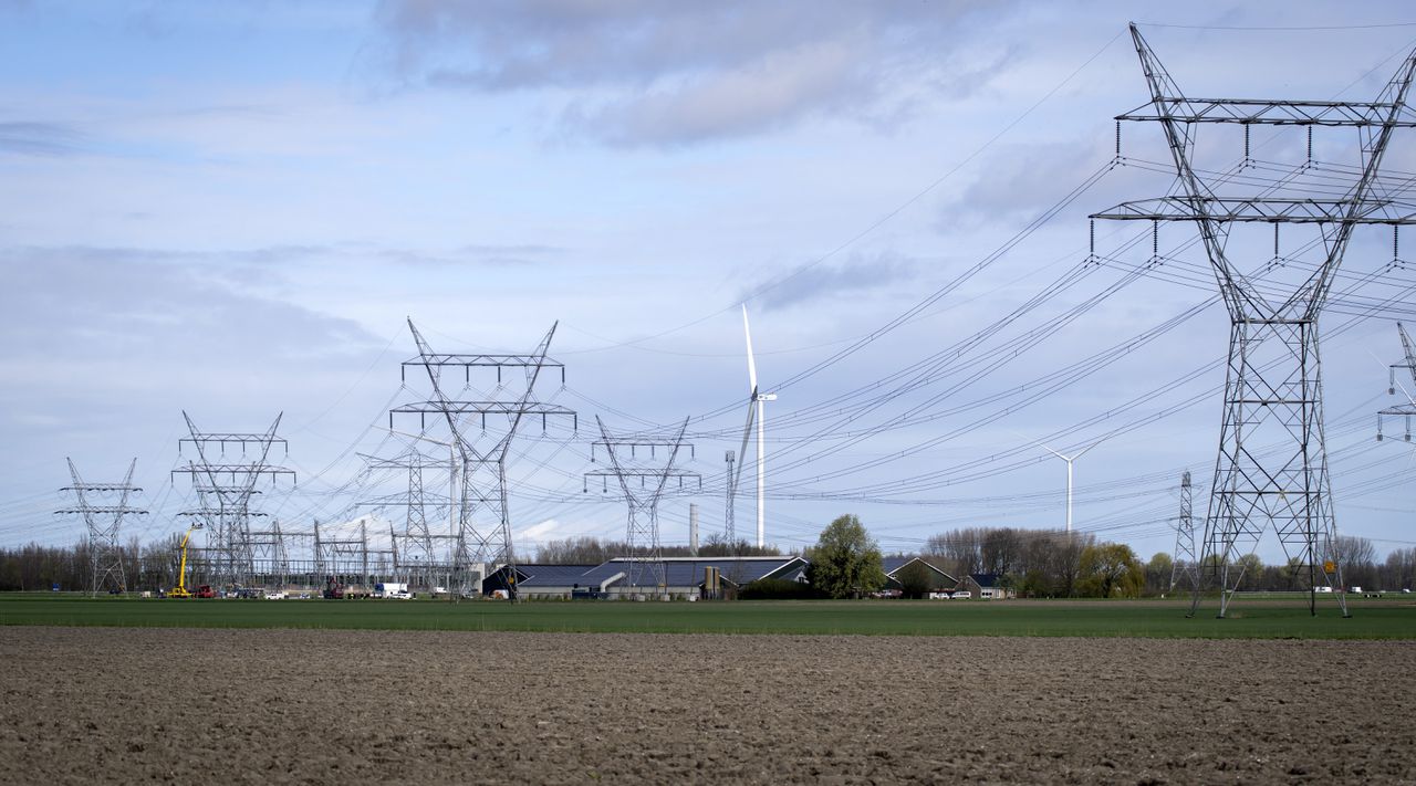 Image for the article: Voor nieuwe woningen is geen elektriciteit, maar voor stroomslurpende datacenters wel. Hoe kan dat? 