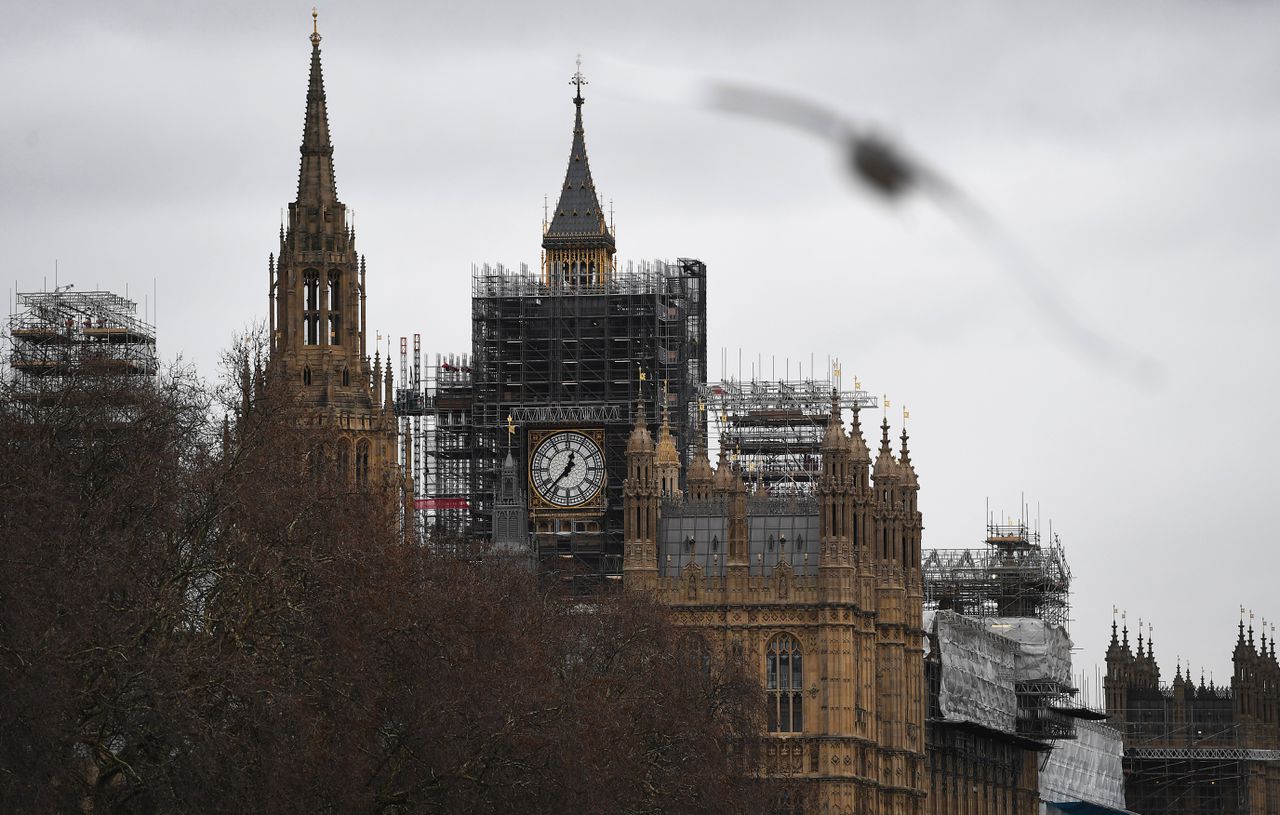 Gaat het Britse parlement in de steigers? 