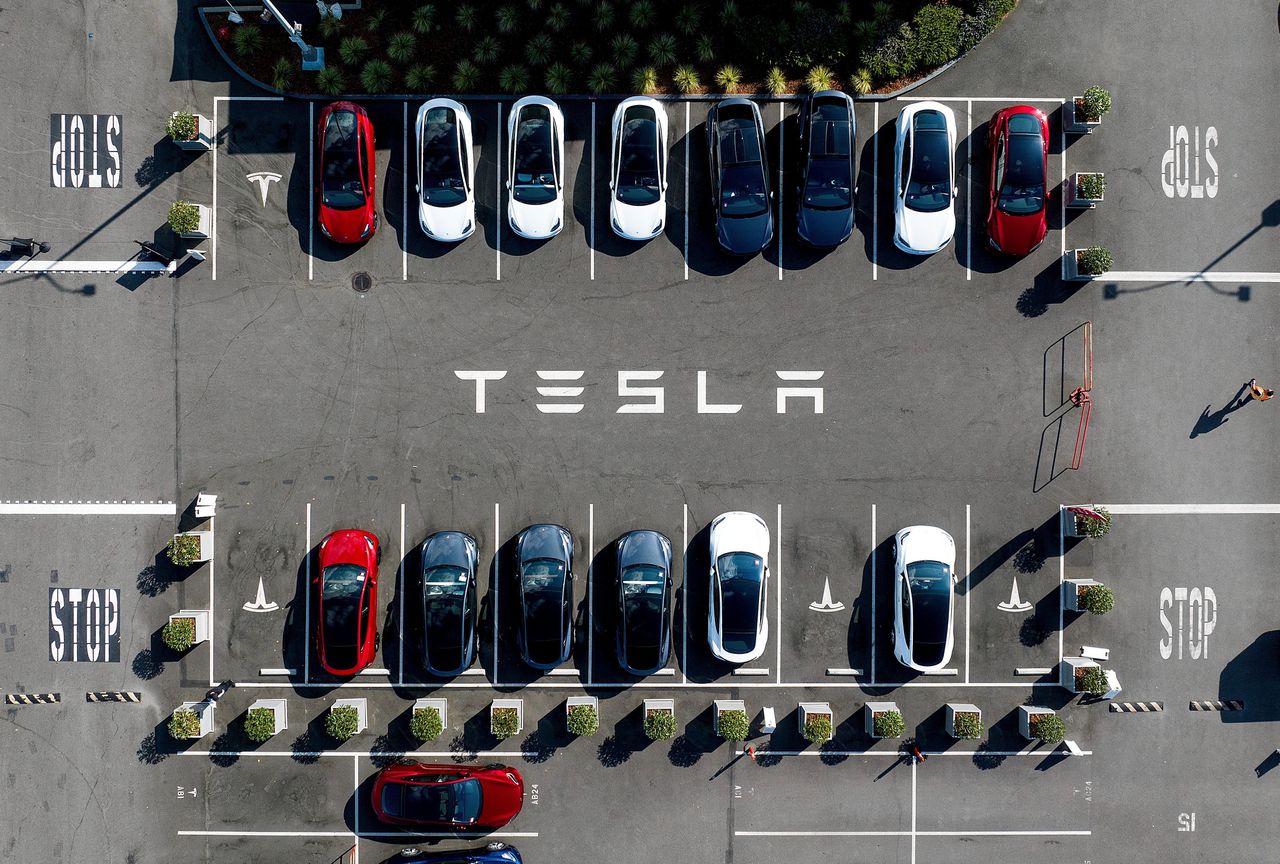 De Zweedse Tesla-staking vertakt zich als in een elektrisch circuit naar omringende landen 