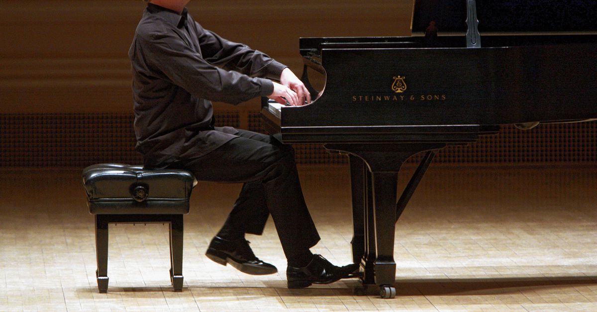 Coöperatie Mededogen Vereniging Pianist Jeremy Denk is de gedroomde cafévriend voor elke muziekliefhebber -  NRC