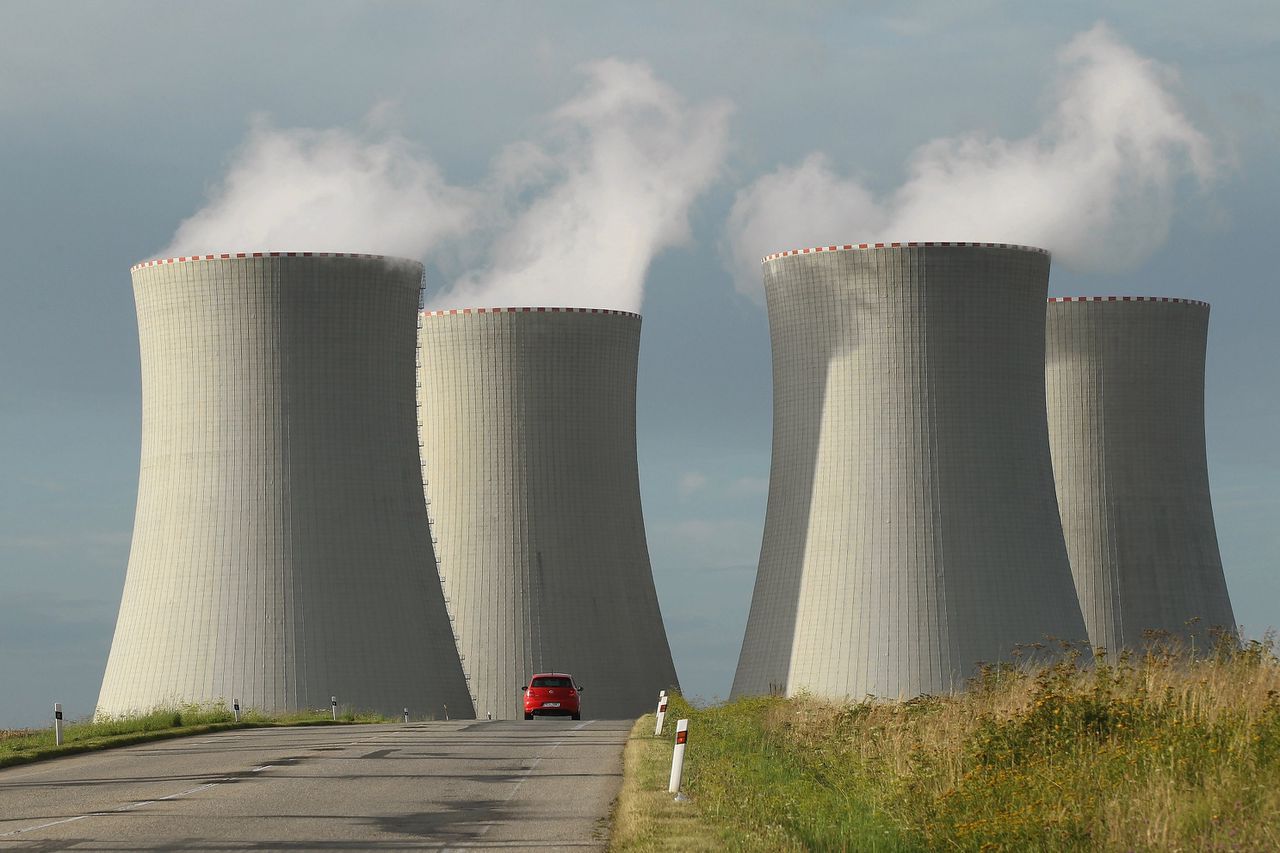 Koeltorens van de kernreactoren bij het Tsjechische Temilín.