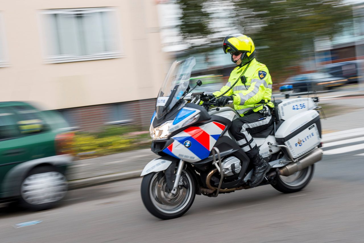 Drie arrestaties om gooien zwaar vuurwerk naar politie Amersfoort 