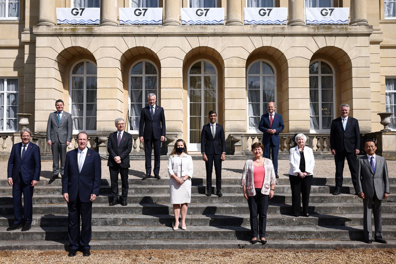 De G7-ministers op het bordes van het Lancaster House in Londen, voorafgaand aan de G7-top van zaterdag 5 juni.