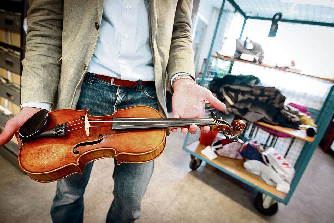 Een replica van een Stradivarius-viool, gevonden in een trein. Jaarlijks verliezen reizigers zo’n 50.0000 voorwerpen in treinen.