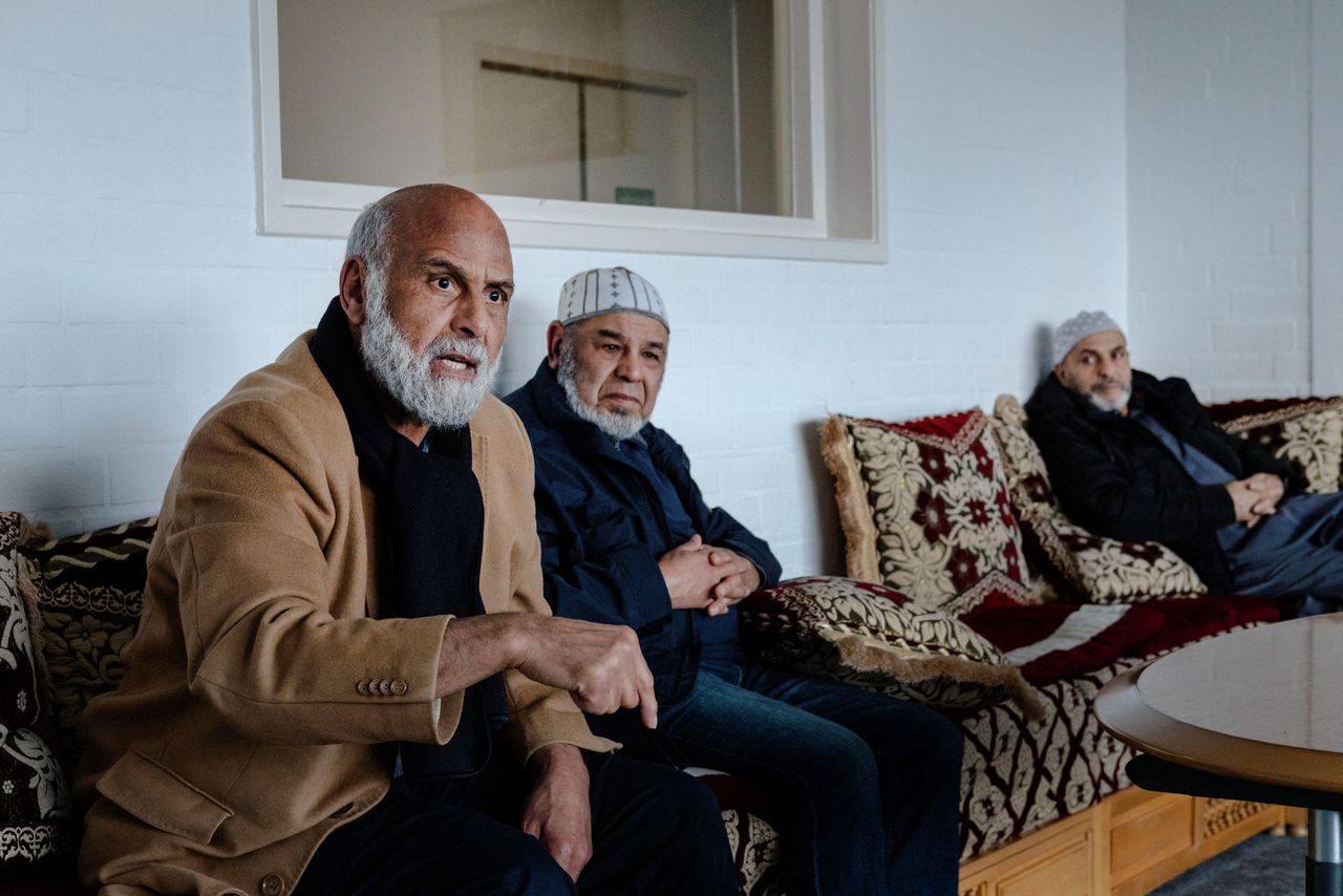 De ouderen van de Nour al Houdamoskee zijn het eens: het werd er niet leuker op in Nederland 