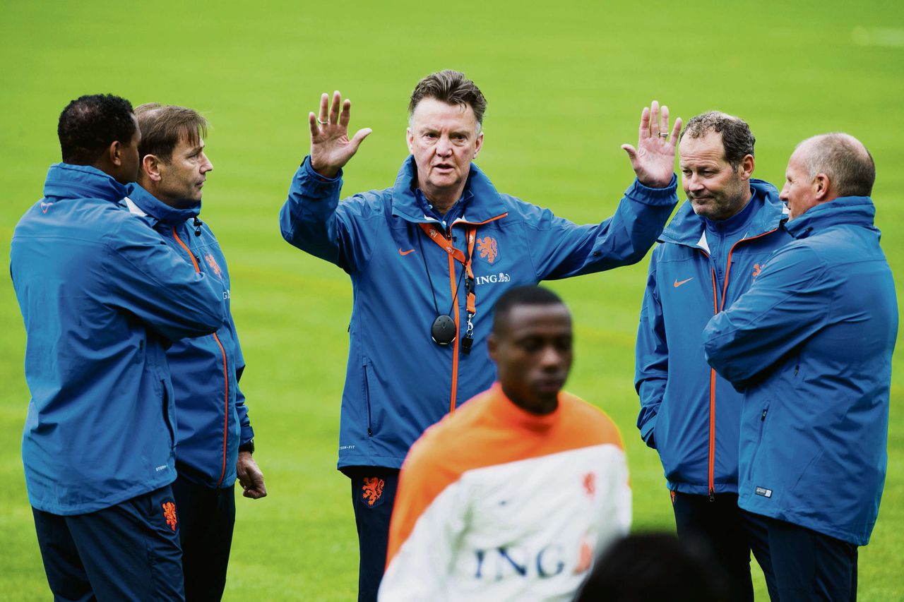 Trainersstaf Van Oranje Is Verbond Van Vertrouwelingen Nrc