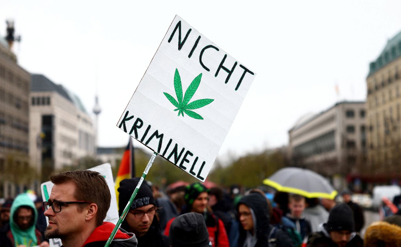 Duitse regering keurt plannen legalisering cannabis goed 