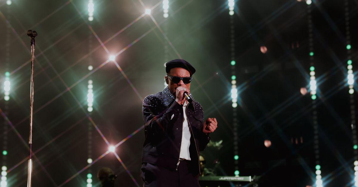 Liefdesdromen en zwalkende danspassen bij zanger Bruno Mars die gelukkig niet ál te zoetsappig blijft