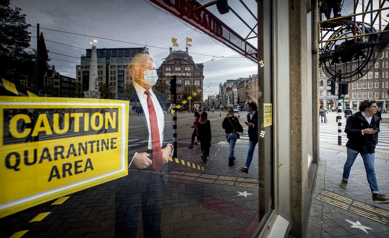Wassen beeld van Donald Trump 'in quarantaine' in Madame Tussauds in Amsterdam in oktober 2020