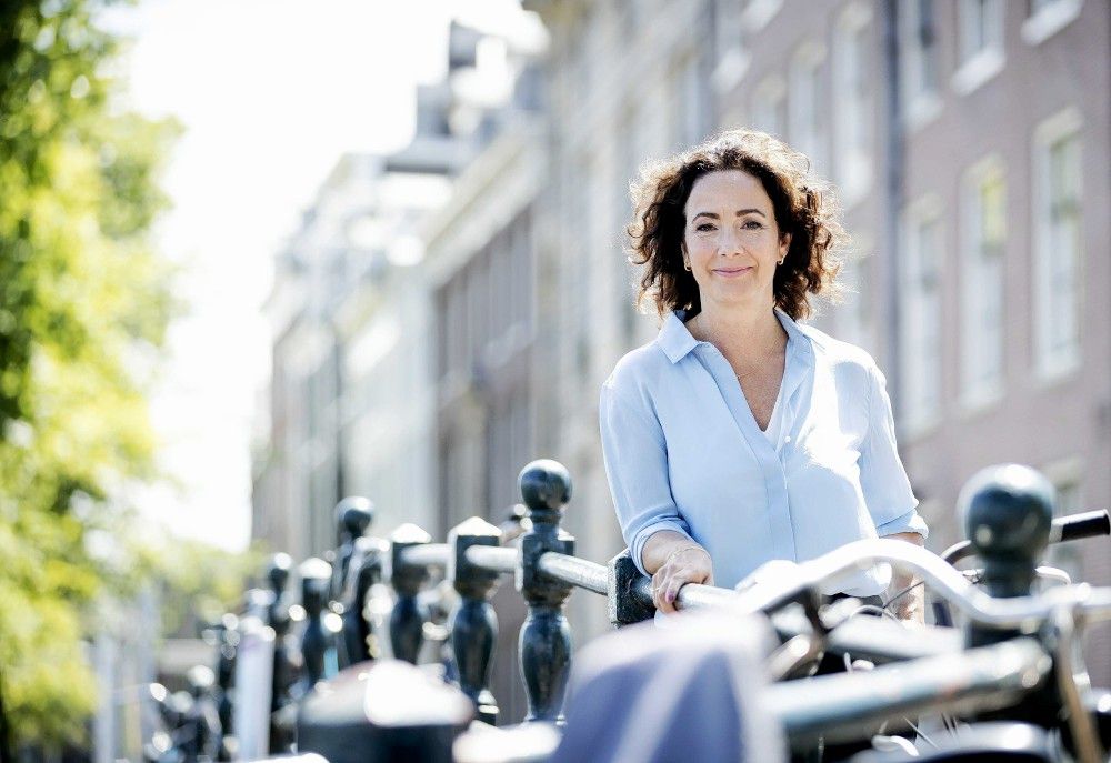 Portret van Femke Halsema, de eerste vrouwelijke burgemeester van Amsterdam en de eerste GroenLinks-politicus in die functie. Ze volgt Eberhard van der Laan op, die in oktober vorig jaar overleed.