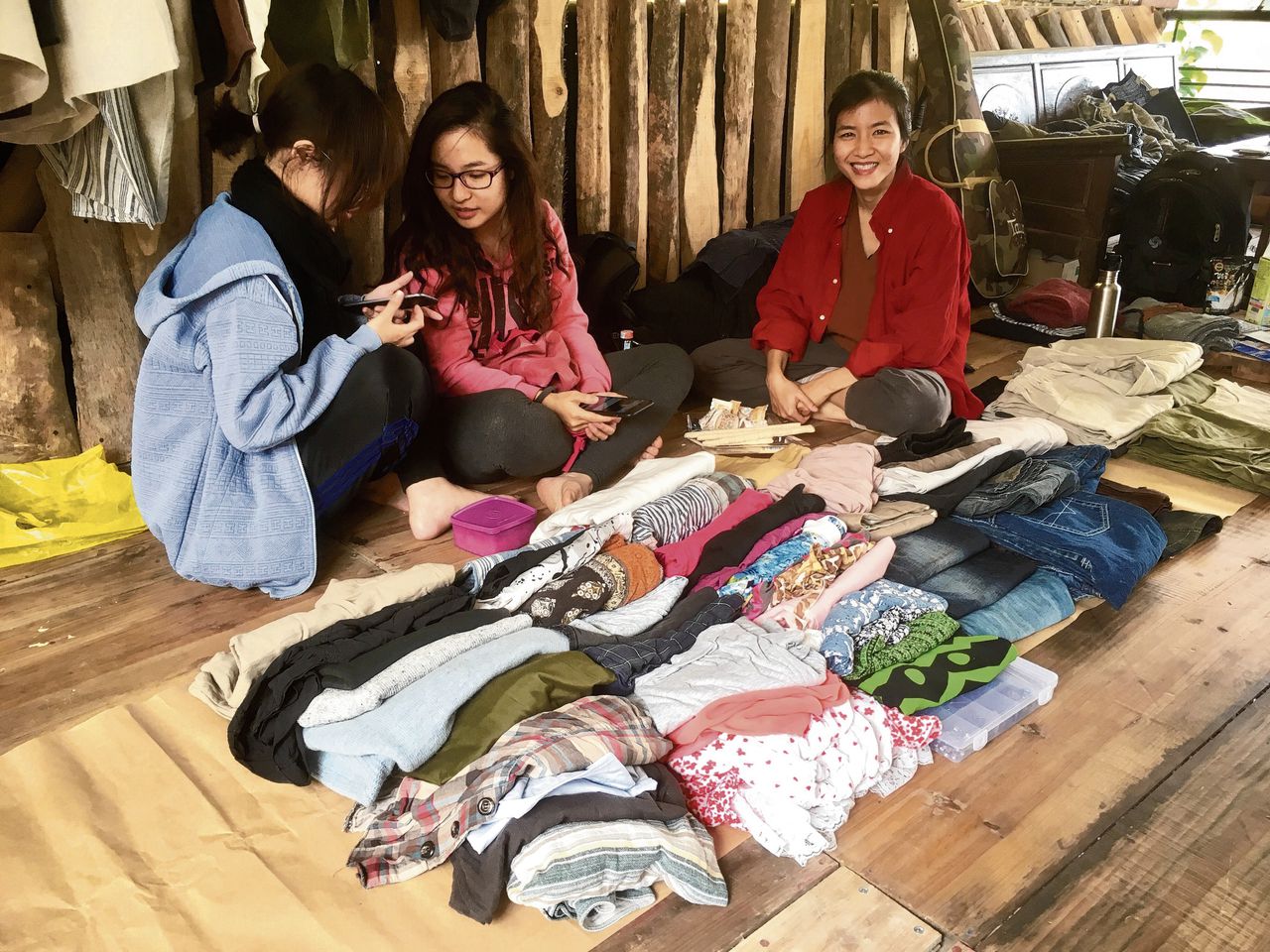 Op de exen-markt in Hanoi verkopen mensen bijvoorbeeld de cadeautjes, kleding of liefdesbrieven van hun exen.