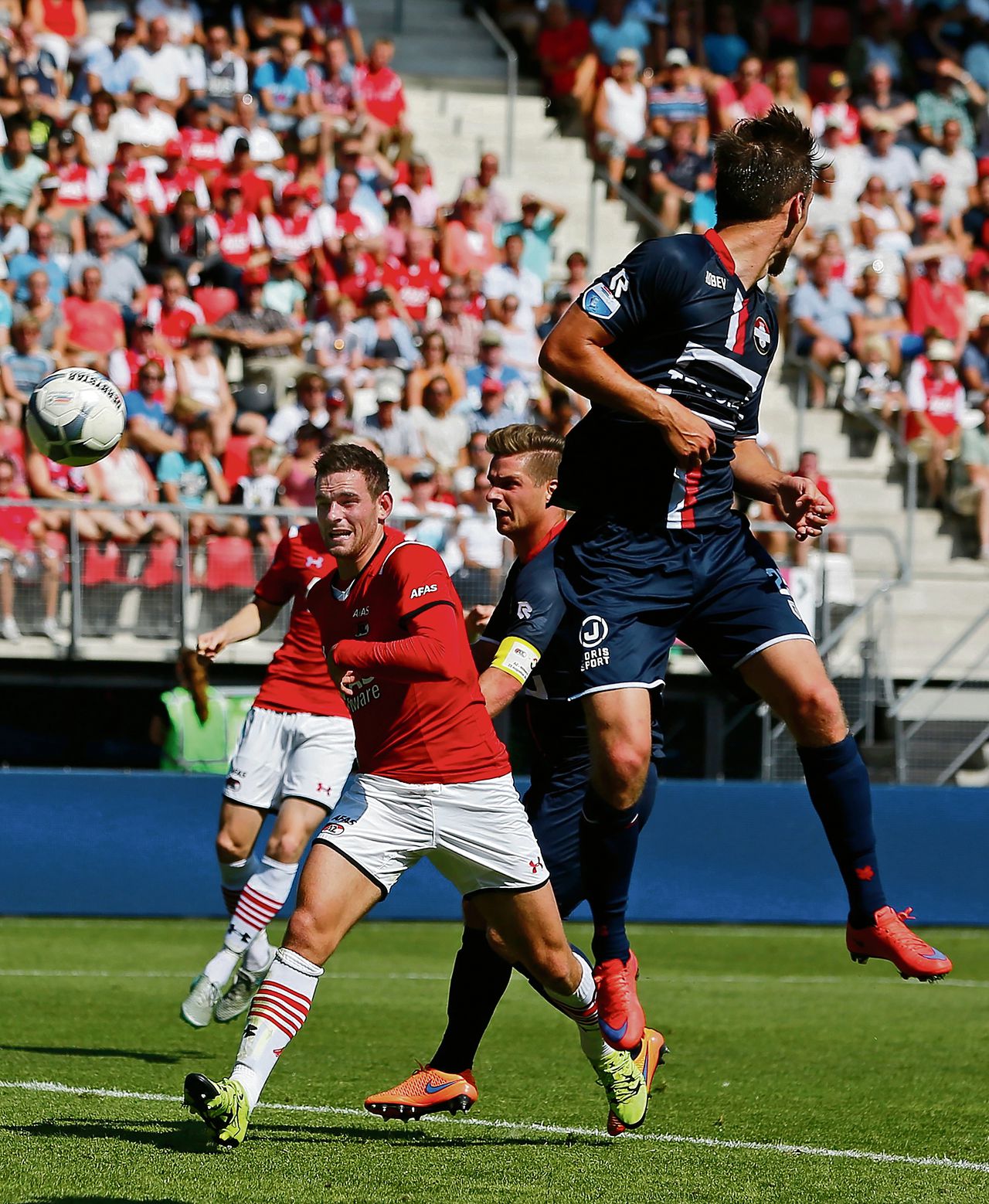 Piet Buter volgt Vincent Janssen (links) voor Southampton. Foto ANP/Pro Shots
