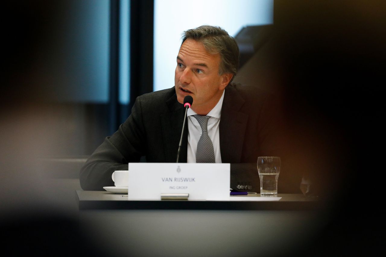 Steven van Rijswijk in 2018 tijdens de hoorzitting over het witwasschandaal in de Tweede Kamer.