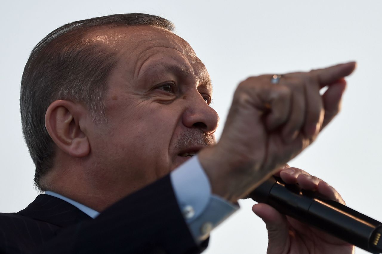 Turkije ontslaat honderd rechters en aanklagers 