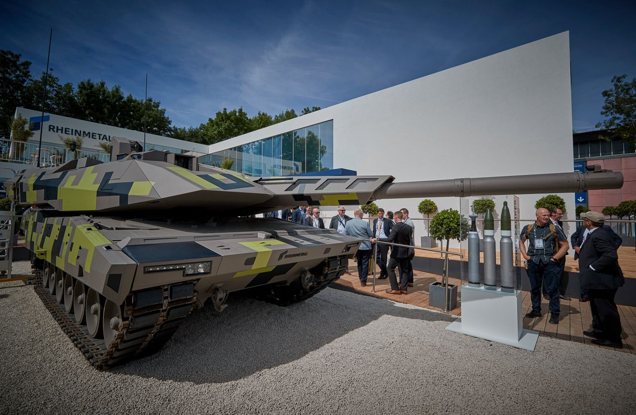 In juni presenteerde Rheinmetall op de wapenbeurs in Parijs zijn nieuwe Panther-tank: „Voorbestemd om het verschil te maken op de slagvelden van de toekomst”. In Frankrijk werd dit opgevat als provocatie.