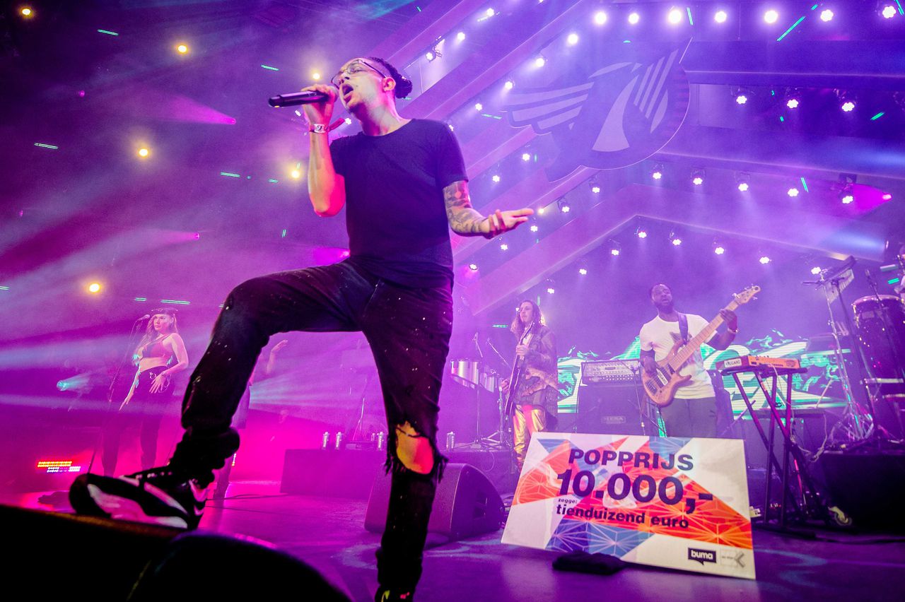 Rapper Ronnie Flex wint Popprijs 2018 - NRC