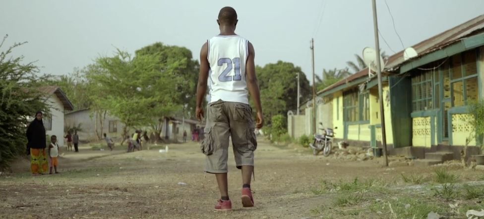Kijken: hoe leef je verder na ebola? Erison Turay verloor 38
